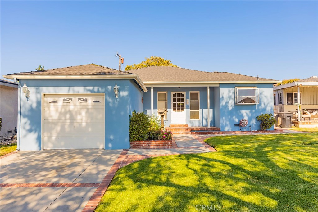 Charming Home in the Heart of Torrance Gardens
Welcome to this adorable and freshly updated home nestled in the highly desirable Torrance Gardens neighborhood. Featuring a freshly painted interior and stylish new tile flooring in the kitchen, this home blends classic charm with modern upgrades.
The kitchen is equipped with brand-new appliances, perfect for home cooking and entertaining. The fully renovated bathroom includes a sleek new vanity and a beautifully upgraded shower.
Enjoy the spacious den off the living room, ideal for a home office—flexible to suit your lifestyle. Step outside to a large backyard perfect for relaxing, gardening, or entertaining.
Located on a quiet, tree-lined street, this home offers peace and privacy while being just minutes from local parks, top-rated schools, and Del Amo Fashion Center. Don’t miss out on this incredible rental opportunity in one of Torrance’s most sought-after neighborhoods!