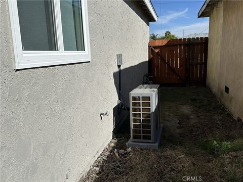 Tiny photo for 11480 Burke St, Whittier, CA 90606 (MLS # PW26049727)