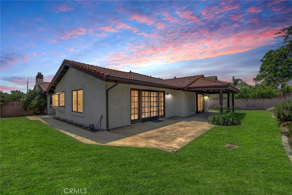 5697 Los Robles