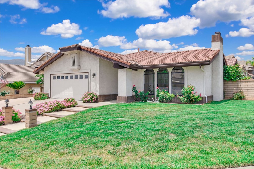 5697 Los Robles