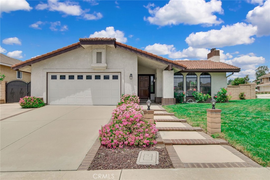 5697 Los Robles