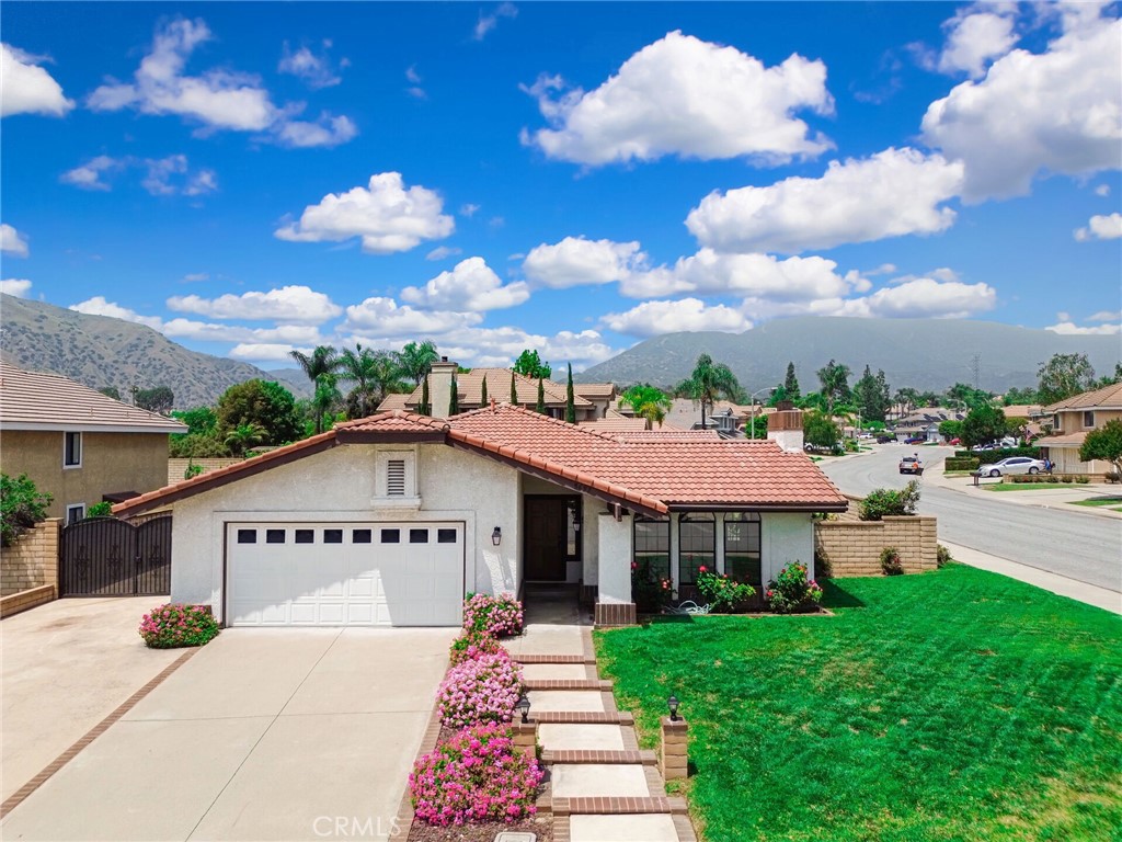 5697 Los Robles