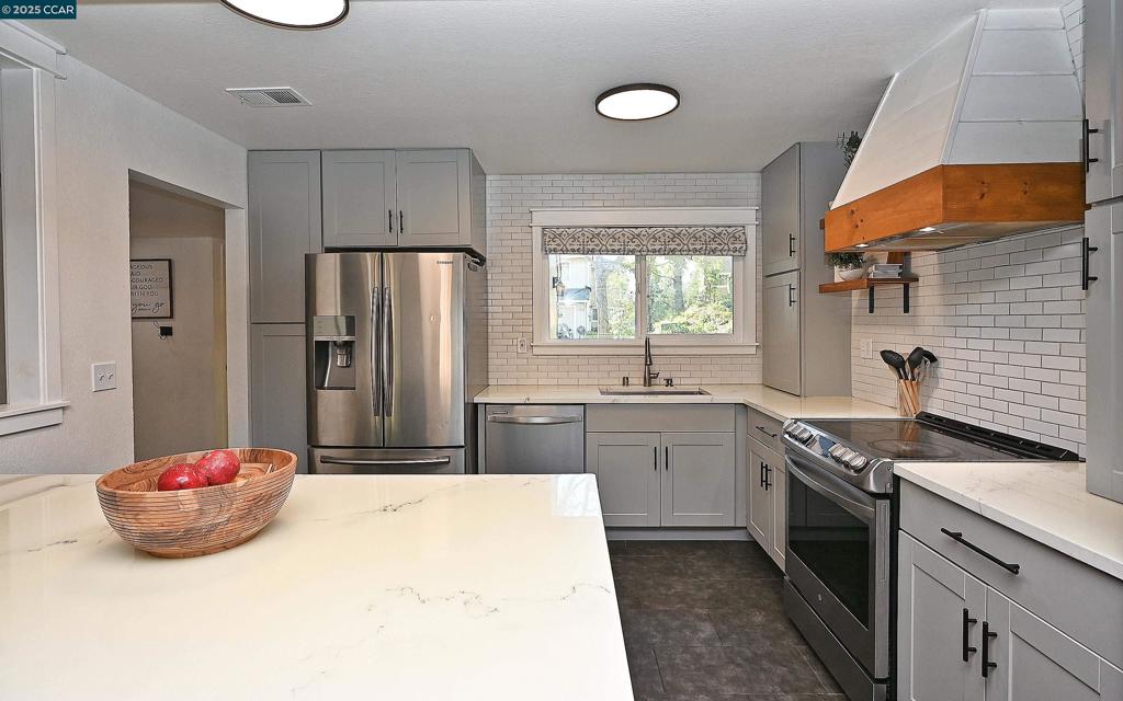 SUNRISE RIDGE - Residential