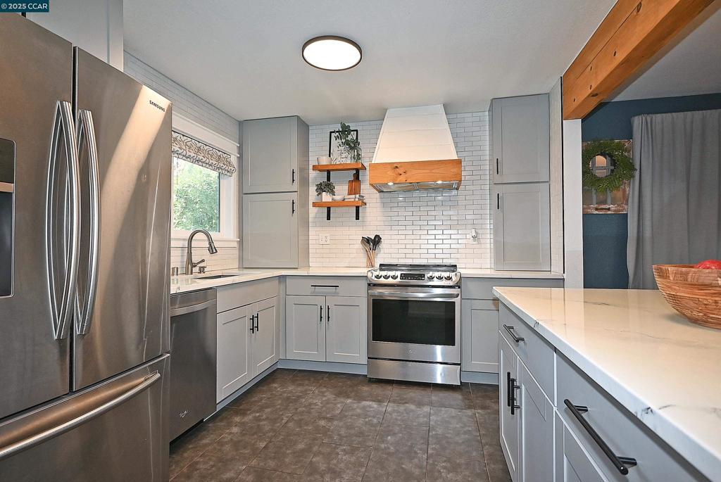 SUNRISE RIDGE - Residential