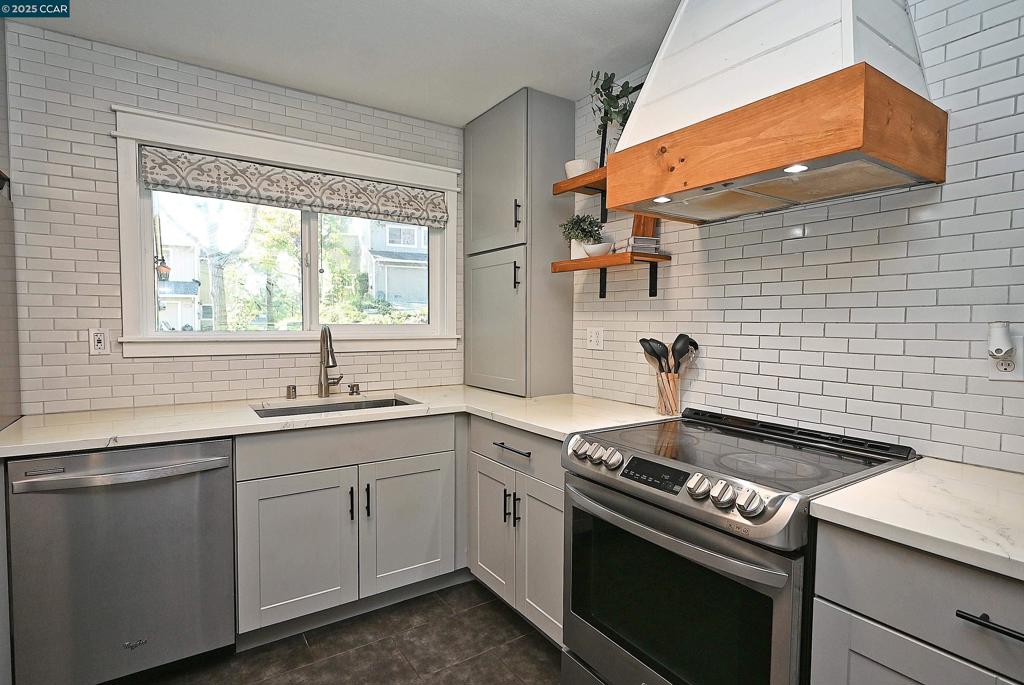 SUNRISE RIDGE - Residential