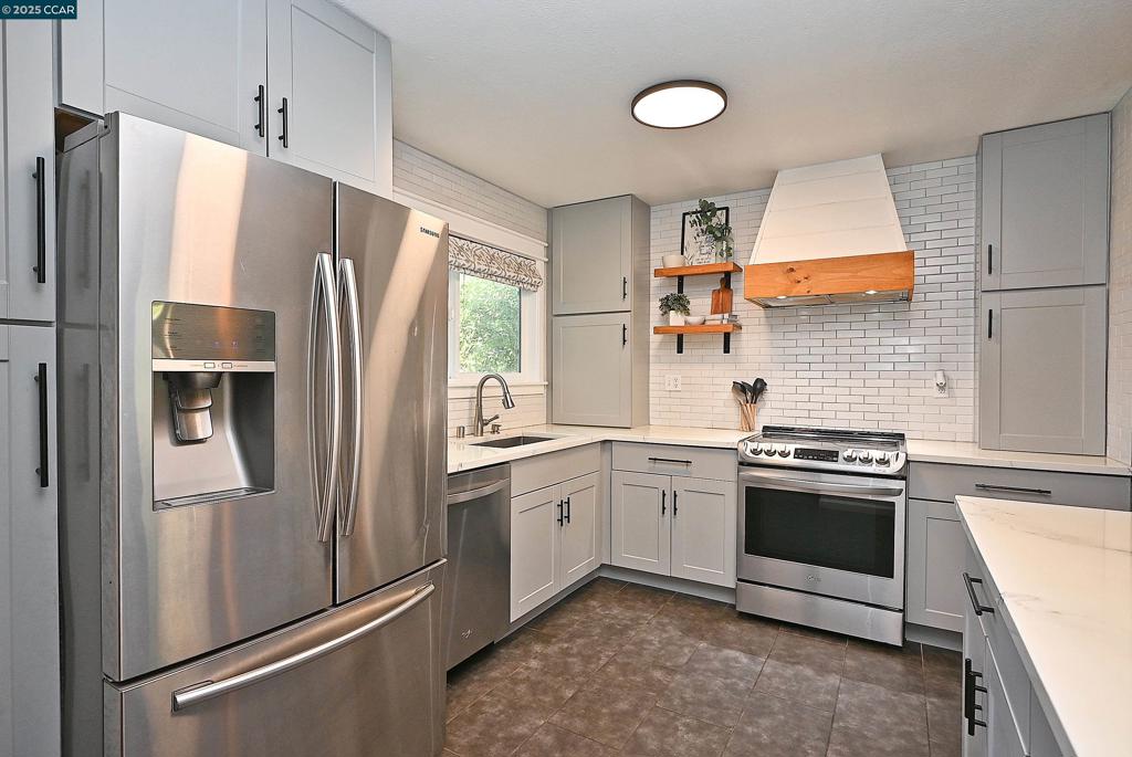 SUNRISE RIDGE - Residential