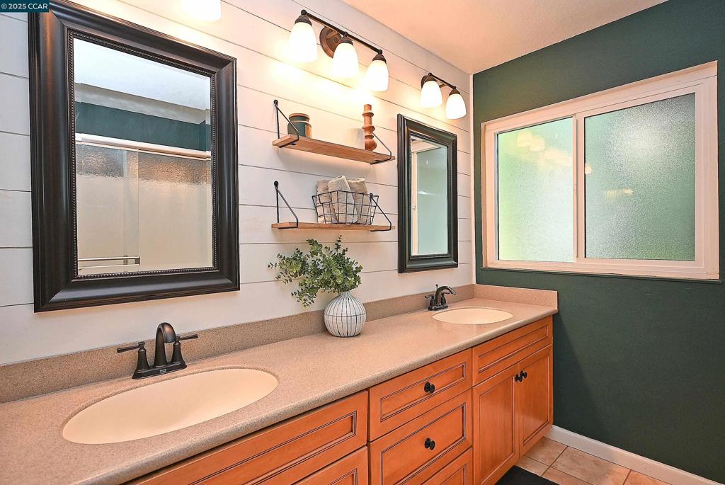 SUNRISE RIDGE - Residential