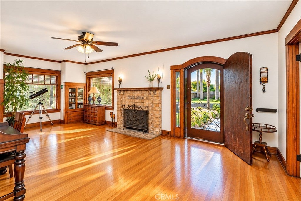 817 E Pasadena
