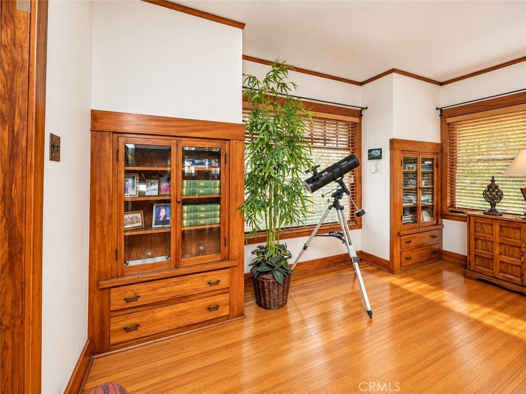817 E Pasadena