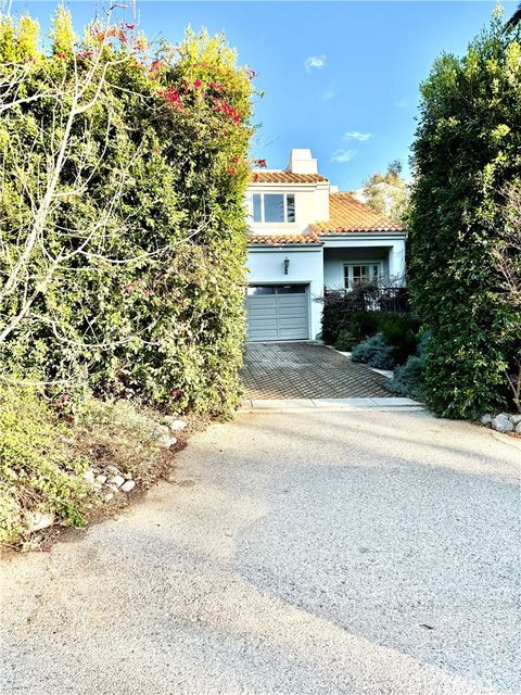 Photo of 31869 Sea Level Drive, Malibu, CA 90265 (MLS # SR25240435)