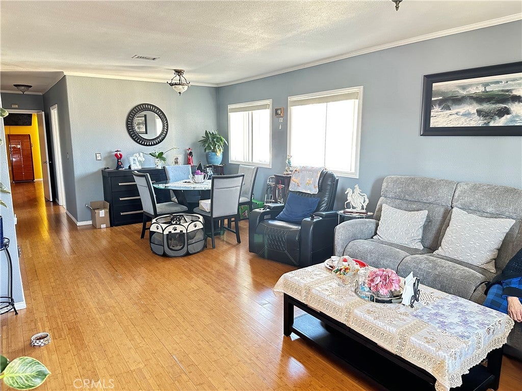 1415 N Mariposa
