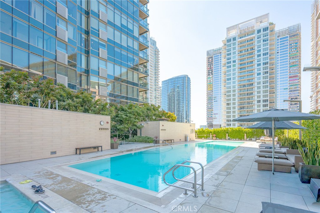 This 1-bed condo puts you in the heart of Downtown LA and offers amazing views. You’ll be within walking distance of museums, theaters, Crypto.com Arena, LA Live, Whole Foods and countless retail shops & restaurants! Plus, the EVOis a modern, stylish residential building with lots of premium amenities – including a pool, a fitness center, lounge areas, meeting rooms, a business center, grilling stations, dedicated underground parking and a spectacular rooftop deck with skyline views.
Inside Unit 2105, you’ll find hardwood floors, high ceilings and a wall of windows that fill the home with natural light.
The contemporary kitchen features sleek European cabinetry, granite countertops, stainless appliances and a long breakfast bar overlooking the living room. Since this condo is on the 21st floor, you enjoy great views from both the living room & kitchen.
Down the hall, the bedroom has built-in bedside tables, recessed lights and a large closet. The bathroom boasts a custom-tiled tub surround, along with a beautiful marble-topped vanity & backsplash. This floorplan also includes a spacious laundry/utility room, which has a stackable washer/dryer and floor-to-ceiling storage.
Need more storage space? The condo also comes with a bonus storage unit conveniently located in the garage. And don’t forget about your dedicated parking spot situated right next to the elevator. But you’ll hardly need the car (can’t say that in most LA neighborhoods!), as you can walk or ride your bike to the convention center, parks, event venues and every other downtown attraction. This area is growing rapidly and space will be in high demand as the Olympics approach, so come see this modern city retreat before someone else does!