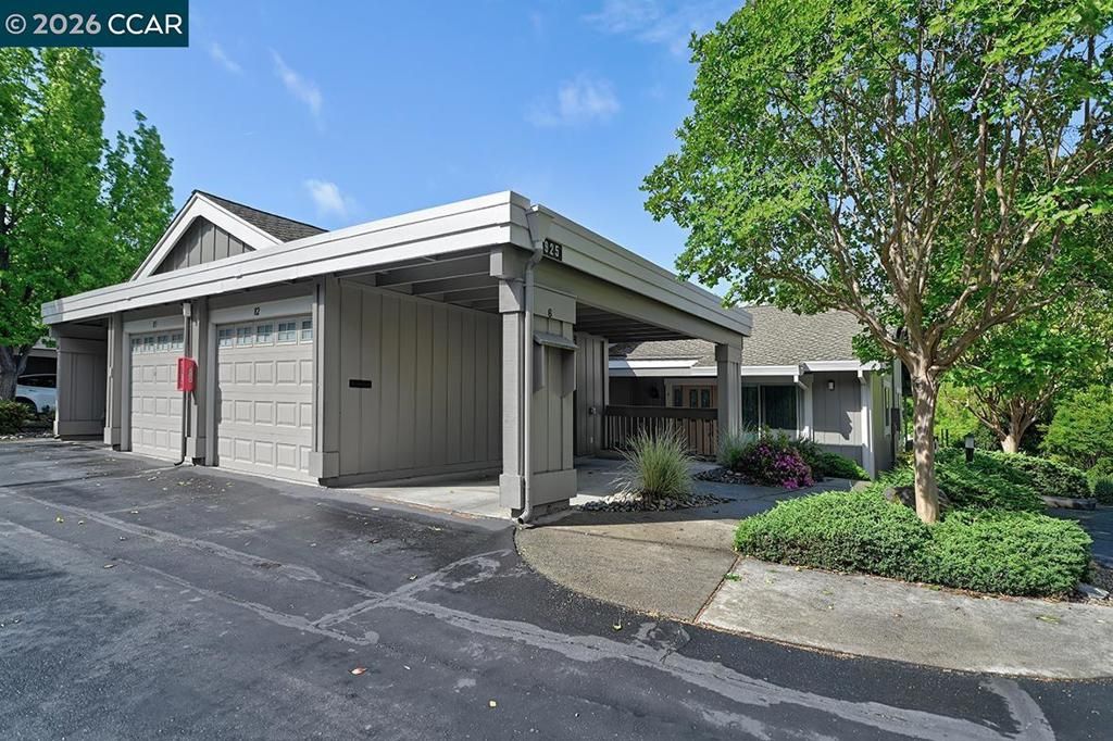 Photo of 925 Terra California Dr Dr #6, Walnut Creek, CA 94595 (MLS # 41131999)