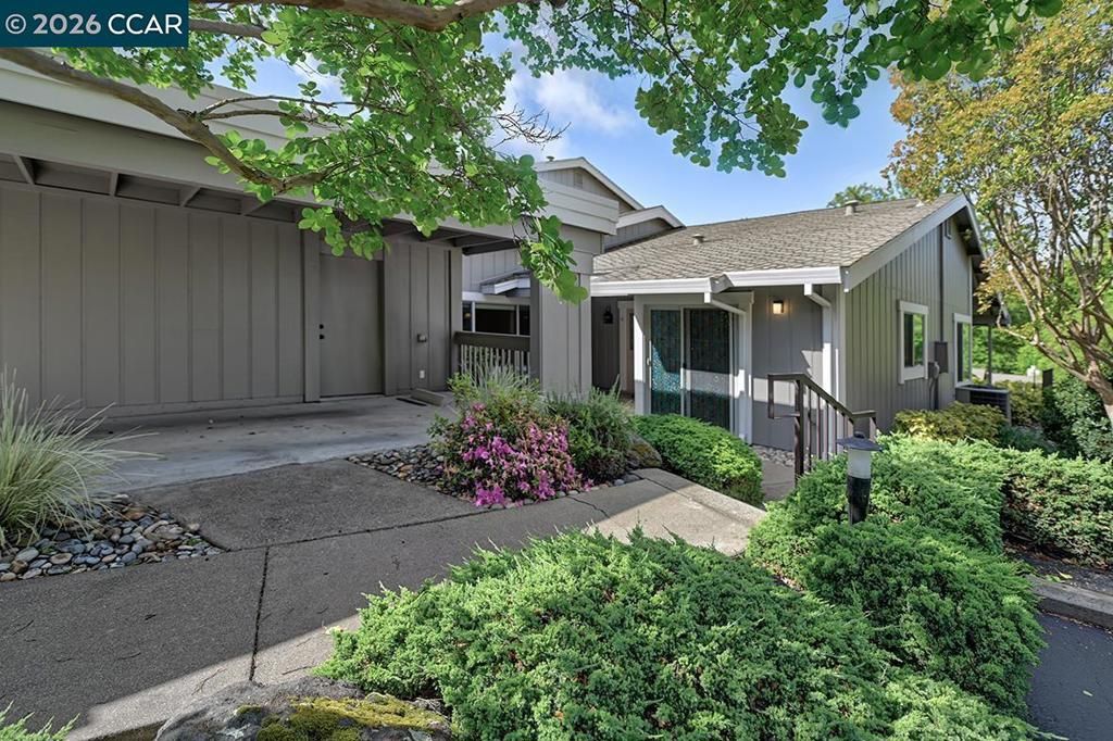 Photo of 925 Terra California Dr Dr #6, Walnut Creek, CA 94595 (MLS # 41131999)