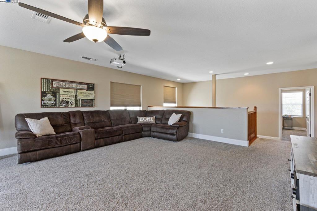 THE LAKES - Residential