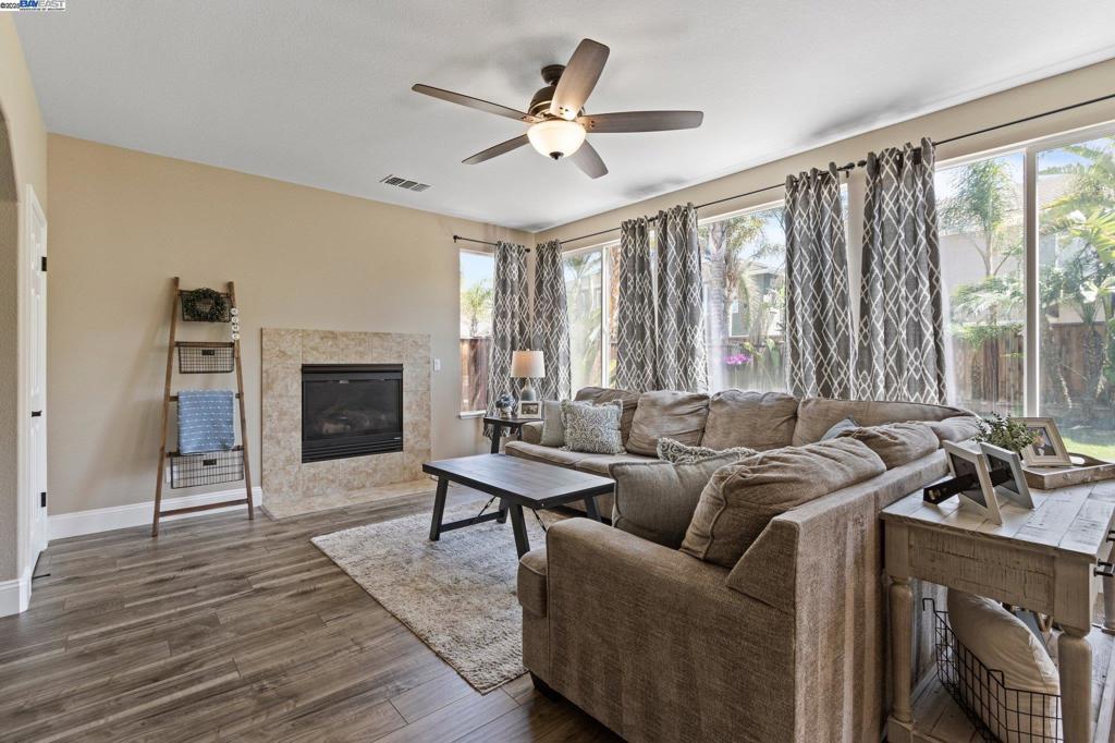 THE LAKES - Residential