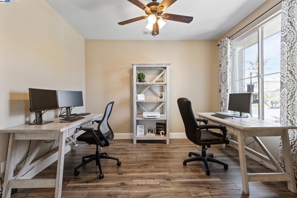 THE LAKES - Residential