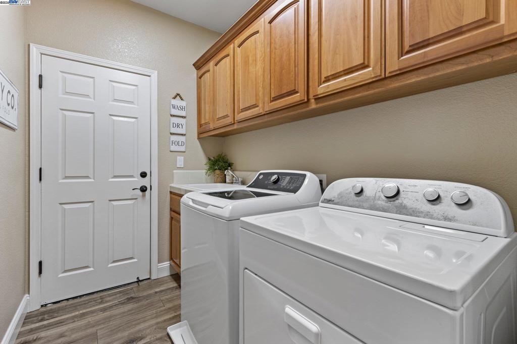 THE LAKES - Residential