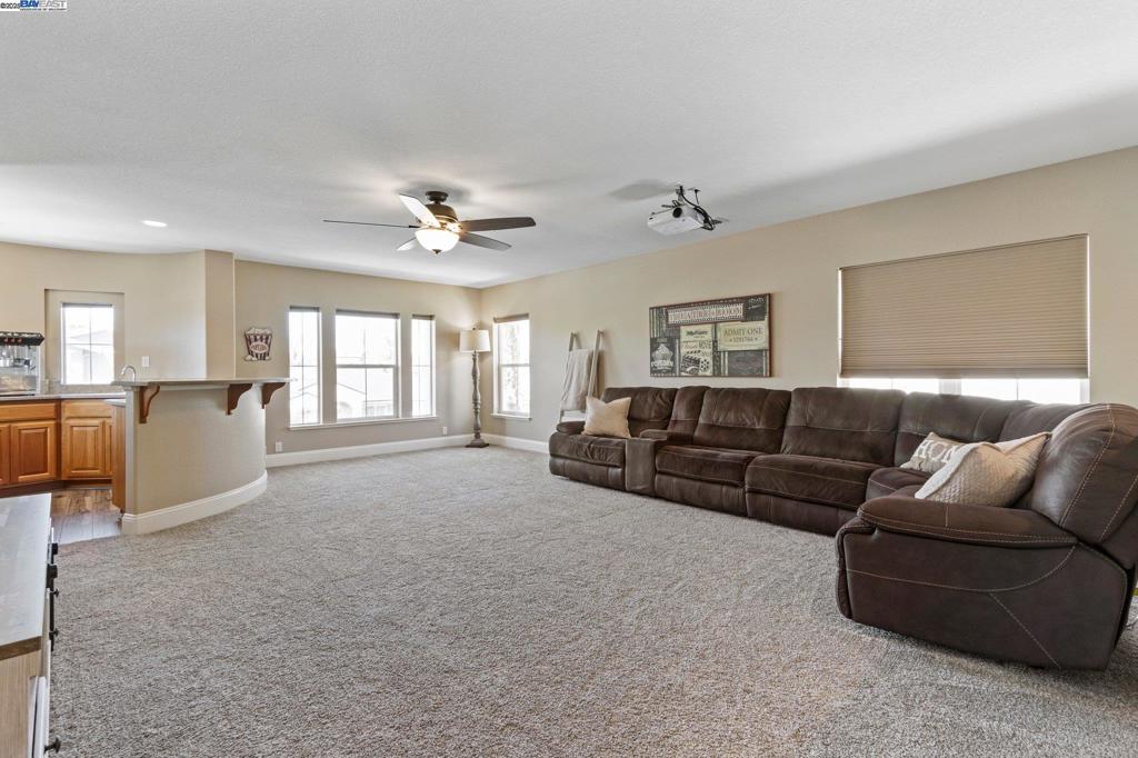 THE LAKES - Residential