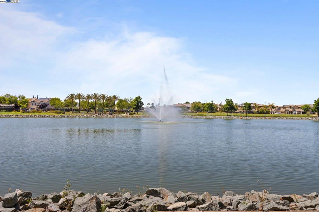 THE LAKES - Residential