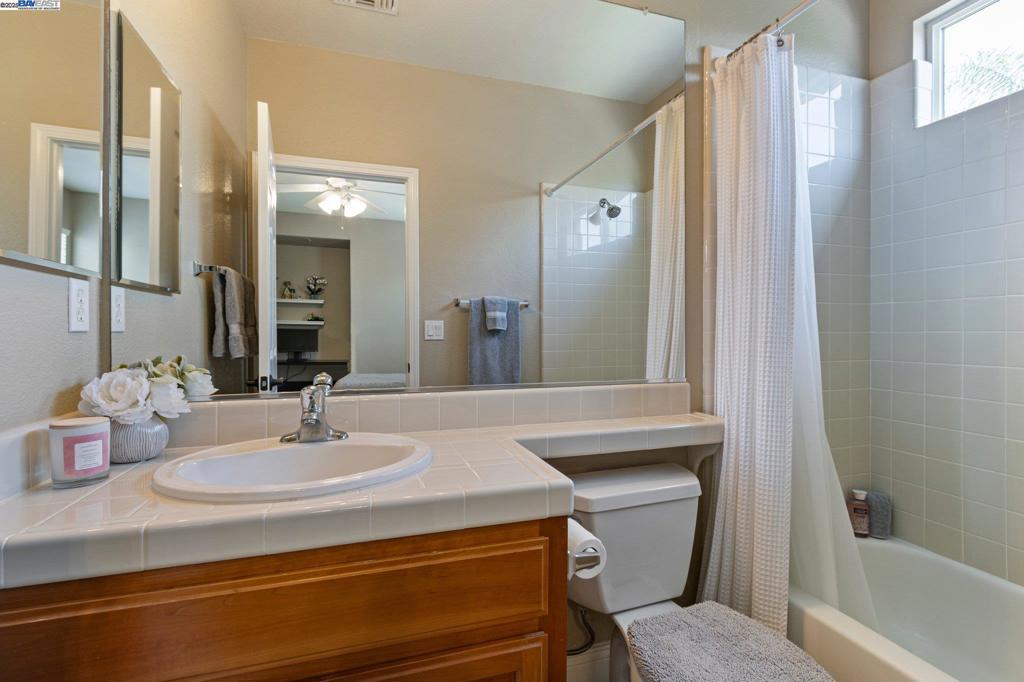 THE LAKES - Residential