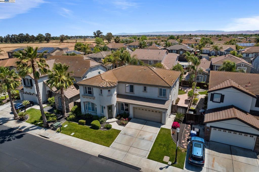 THE LAKES - Residential