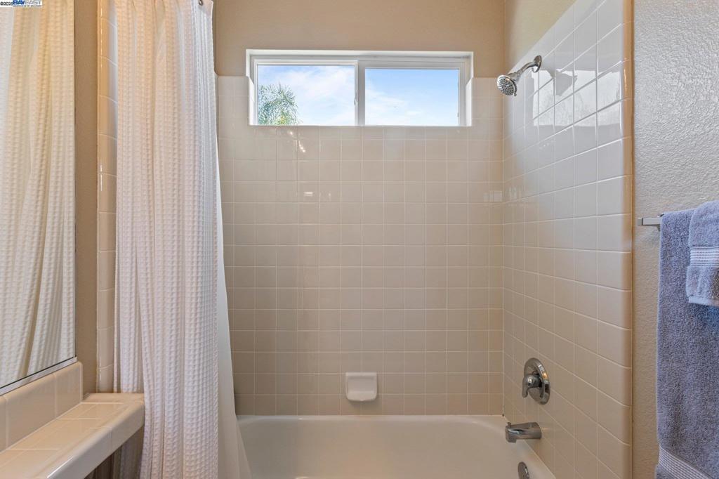 THE LAKES - Residential