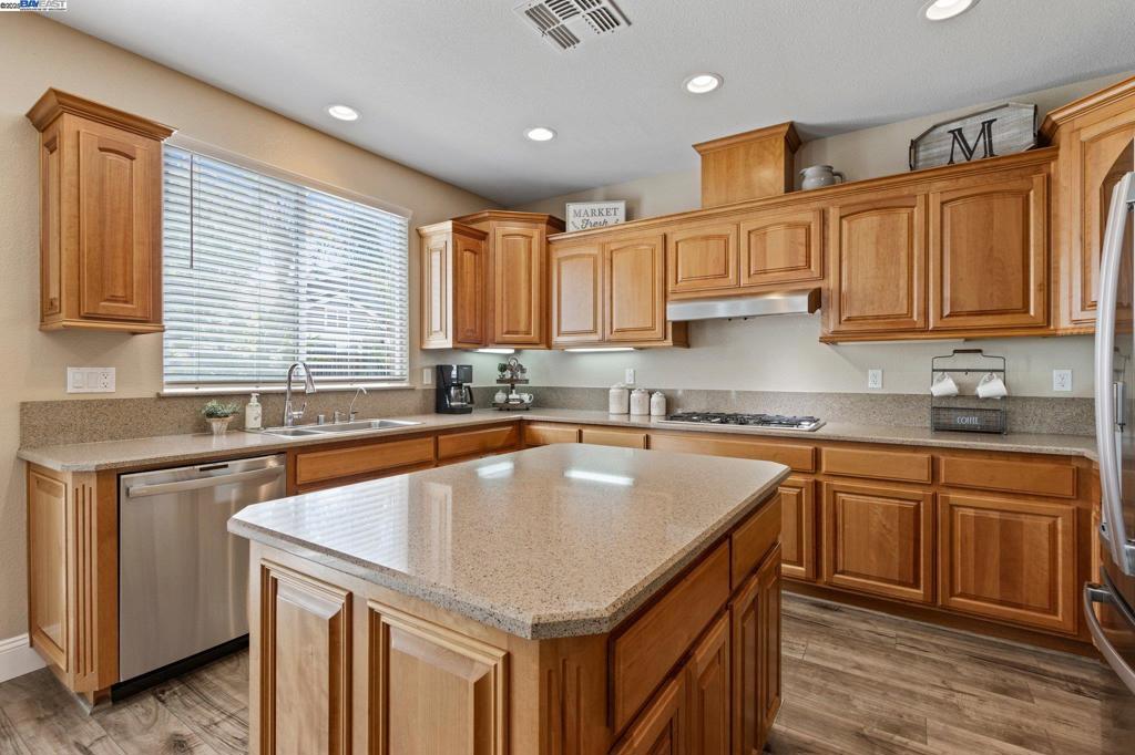 THE LAKES - Residential