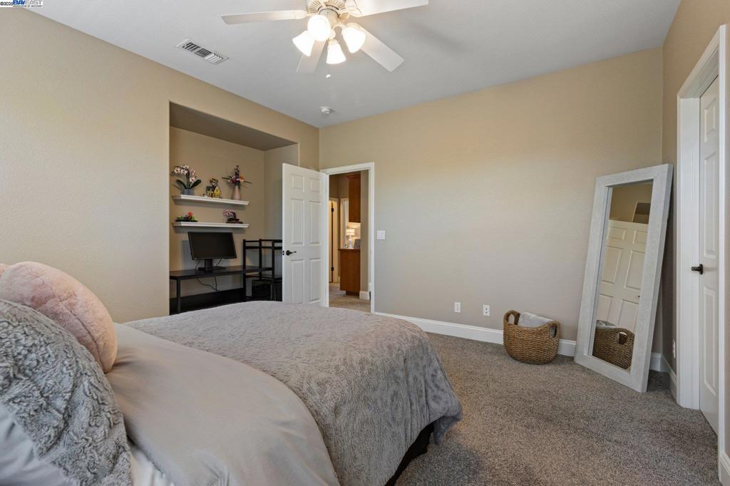 THE LAKES - Residential