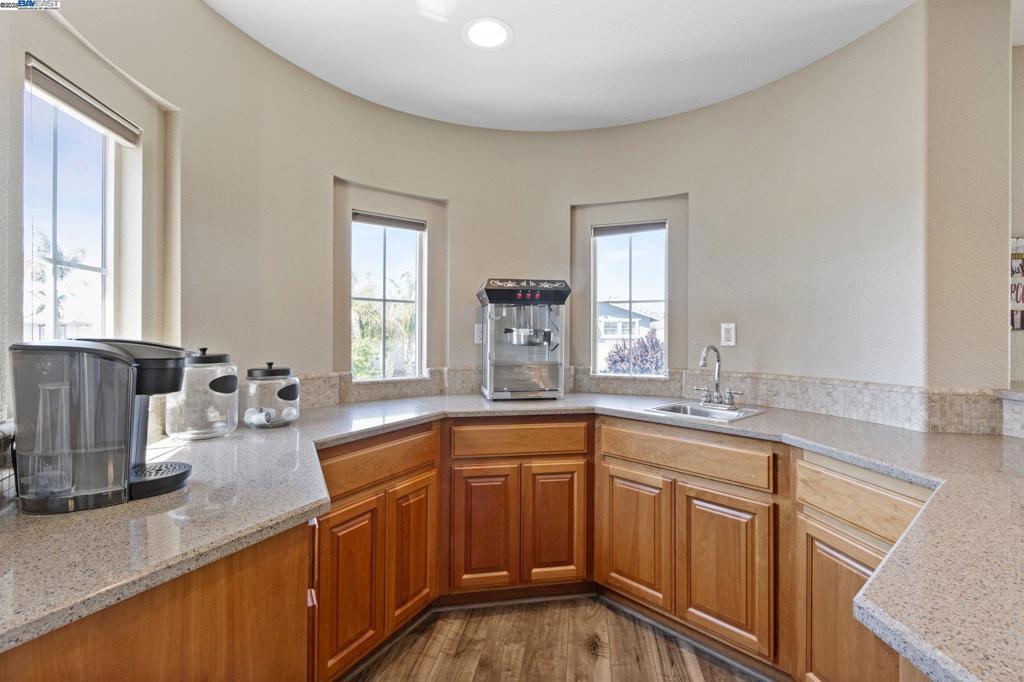 THE LAKES - Residential