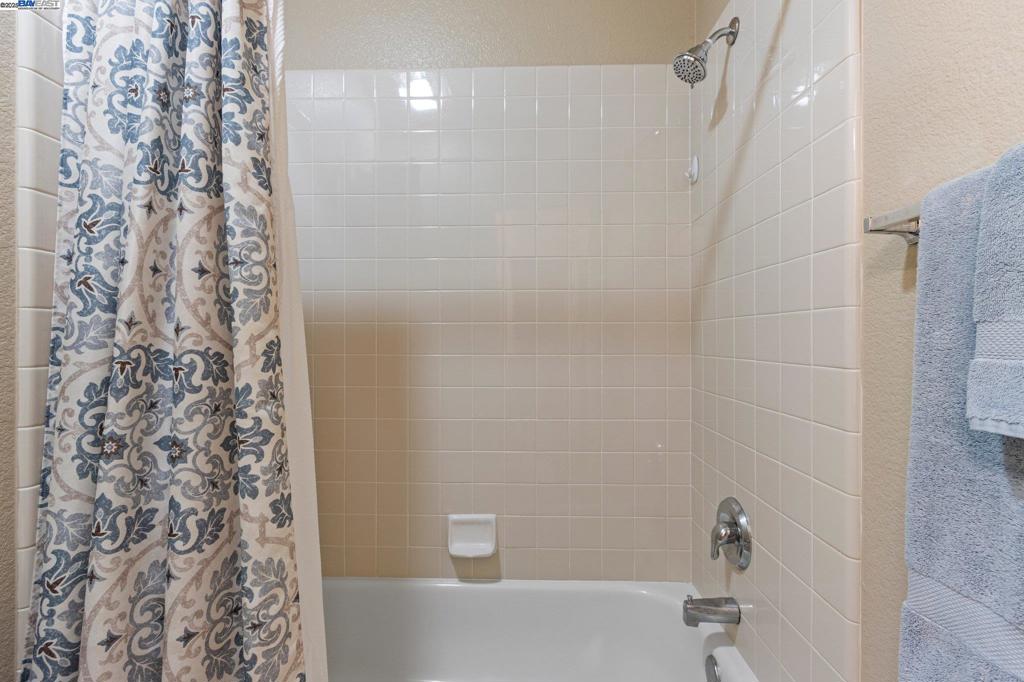 THE LAKES - Residential