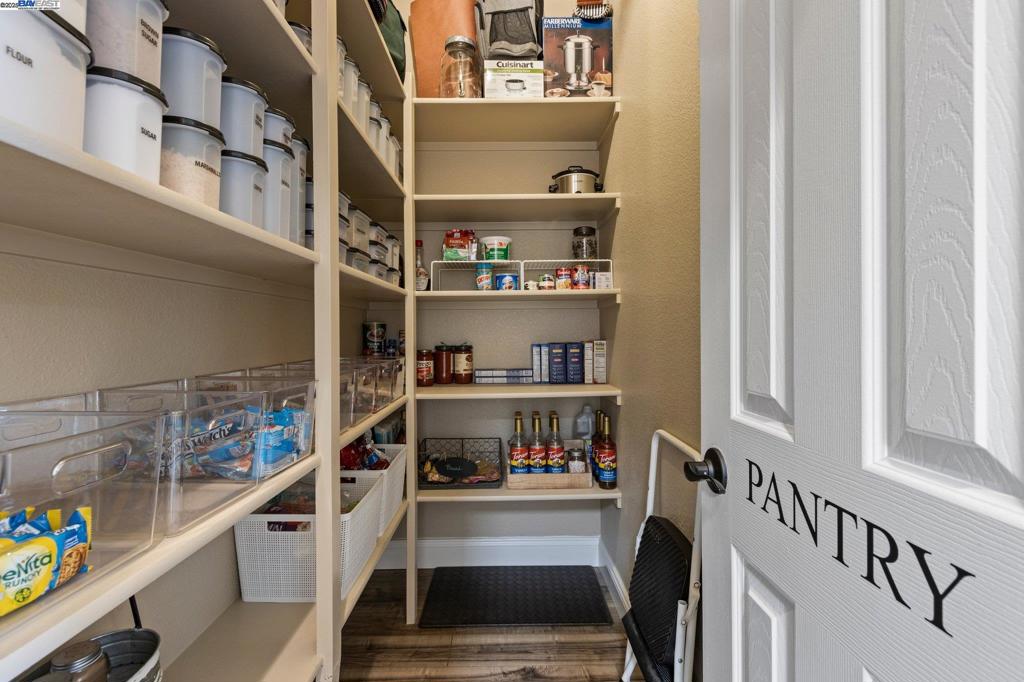 THE LAKES - Residential