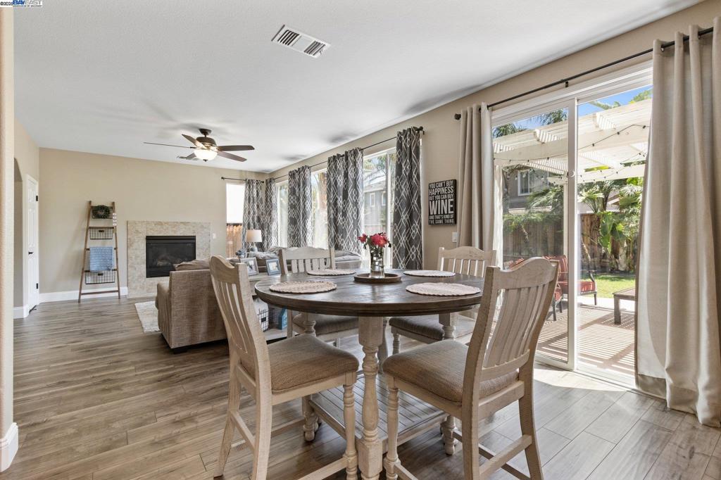 THE LAKES - Residential