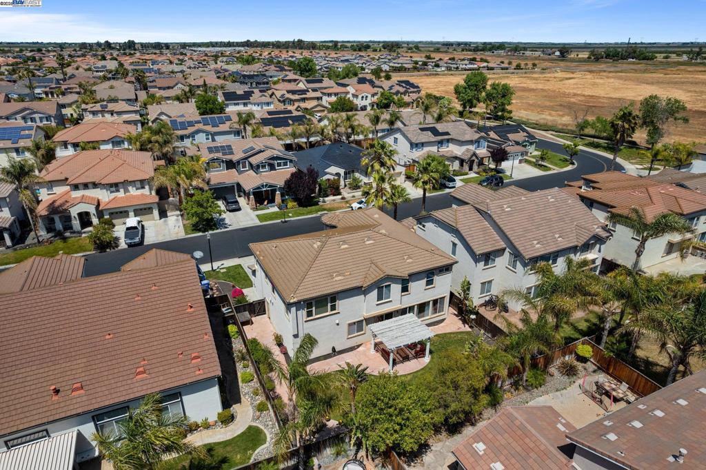 THE LAKES - Residential