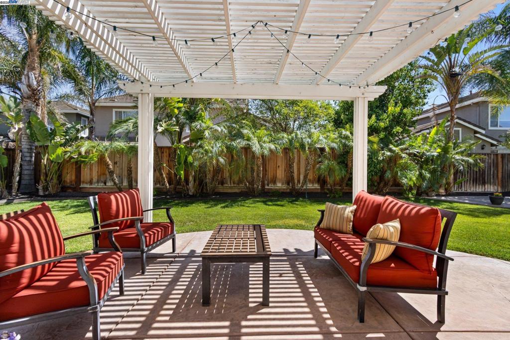 THE LAKES - Residential