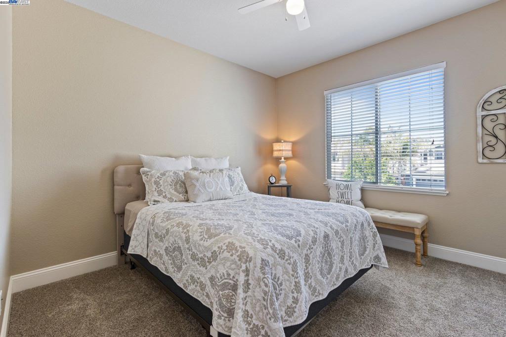 THE LAKES - Residential