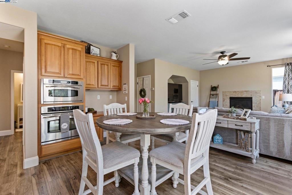 THE LAKES - Residential