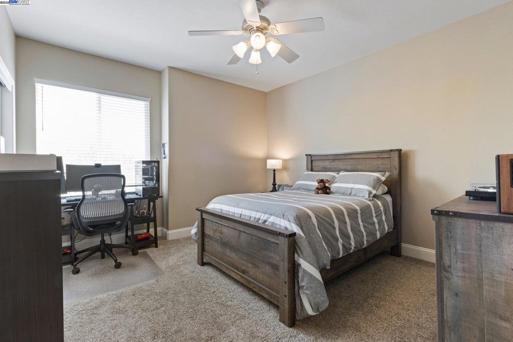 THE LAKES - Residential