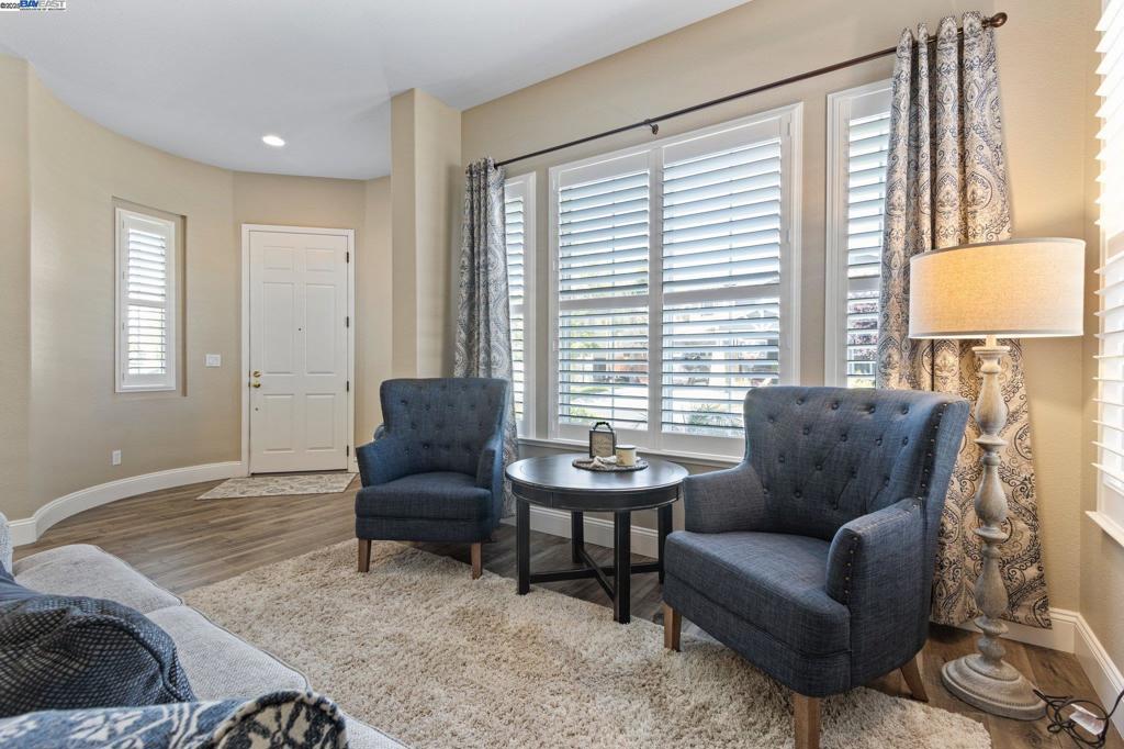 THE LAKES - Residential