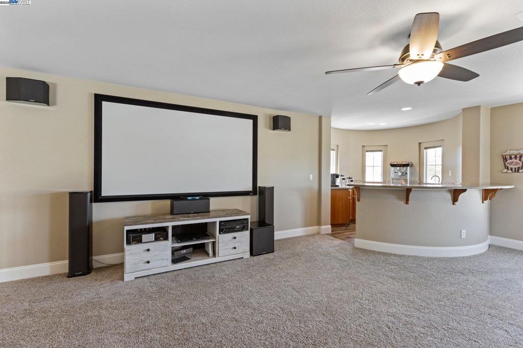 THE LAKES - Residential