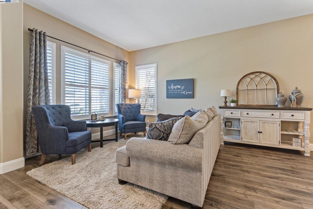 THE LAKES - Residential