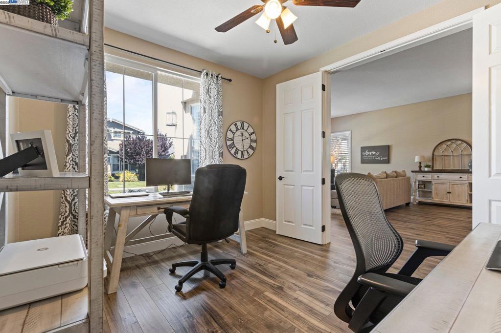 THE LAKES - Residential