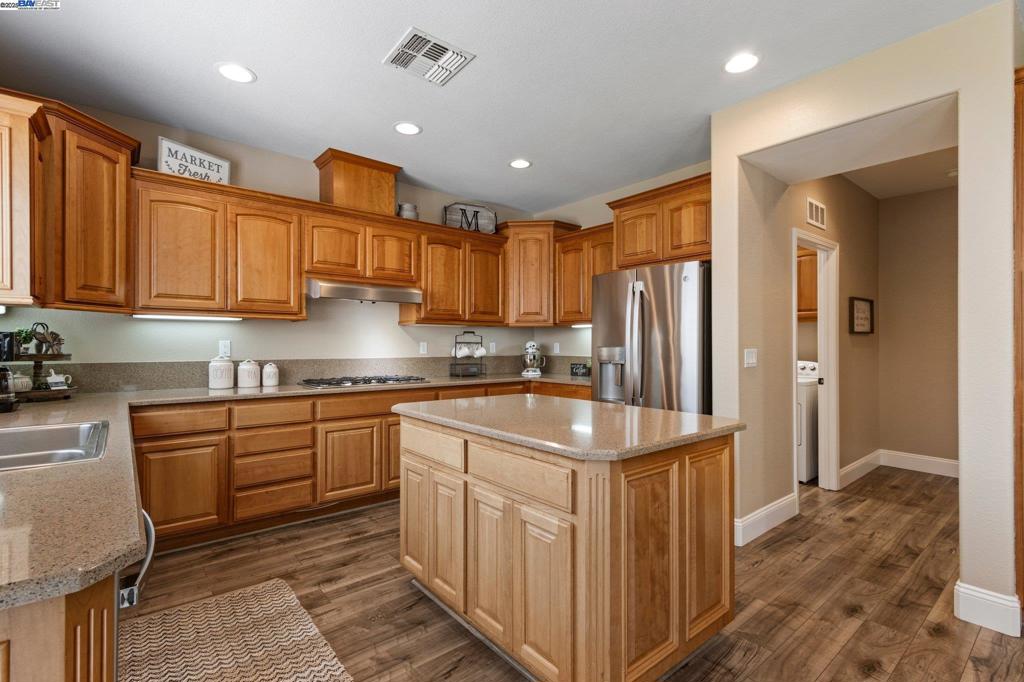 THE LAKES - Residential