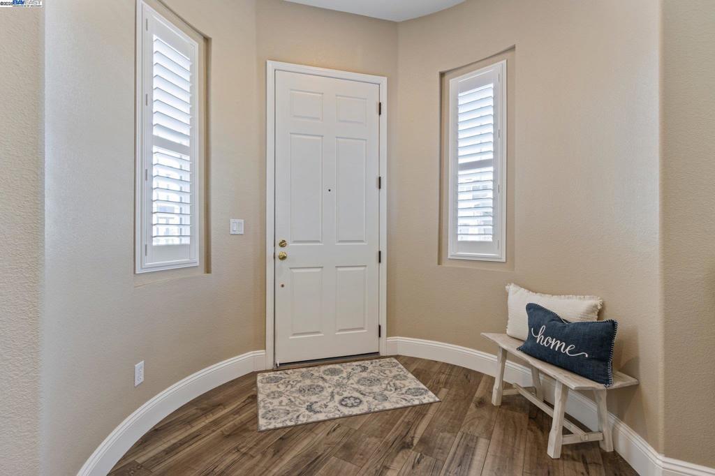 THE LAKES - Residential