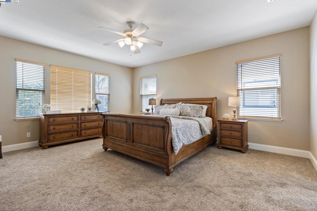 THE LAKES - Residential