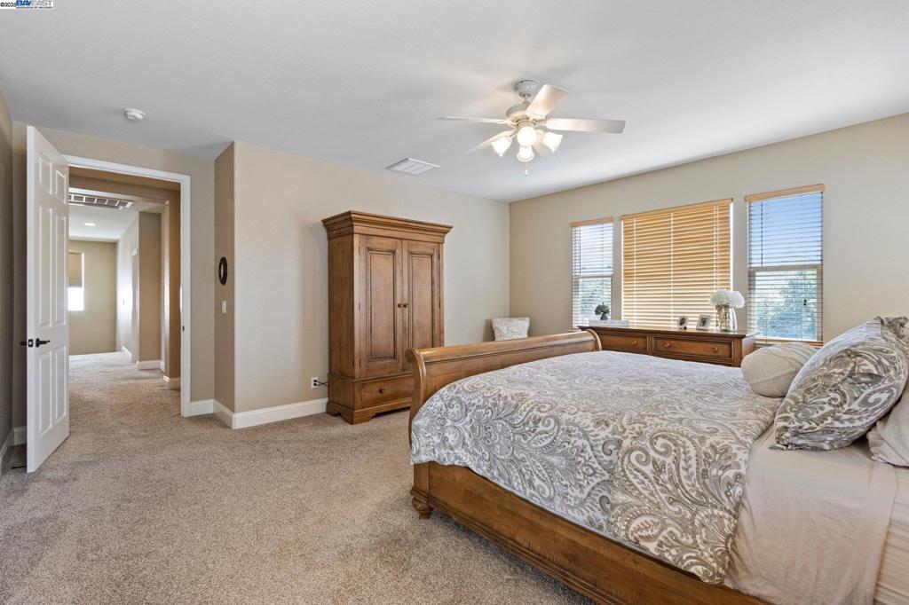 THE LAKES - Residential