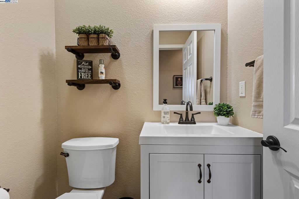 THE LAKES - Residential