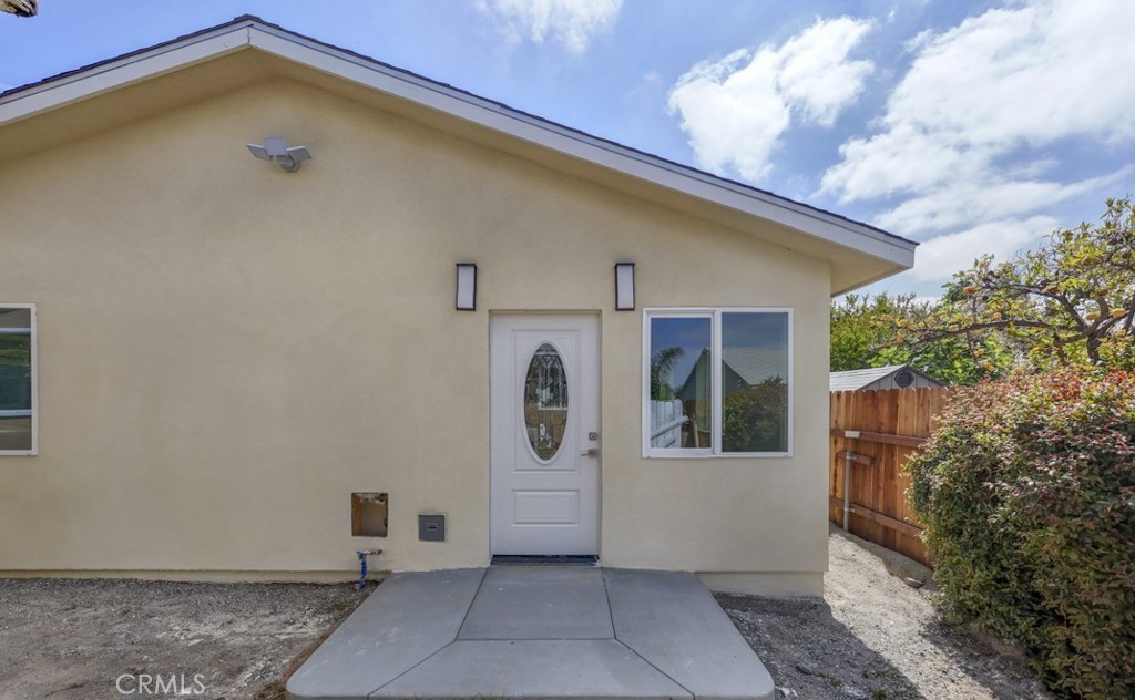 Come and enjoy this newly built 1 bedroom 1 bathroom unit. Centrally located with access to 805 and 94 freeways as well as public transportation. Unit available as fully or partially furnished. Bathroom is tiled and has a shower and bathtub combination to enjoy with new vanity. Unit has recessed lighting, induction cook top, electric oven, dishwasher, microwave, and washer dryer in unit for convenience. New laminate flooring throughout, and new quartz counter tops in the kitchen. Many places of interest within minutes such as downtown San Diego, Mission Valley, and lots more.