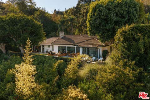 Photo of 10122 Sunbrook Drive, Los Angeles, CA 90210 (MLS # 26873709)