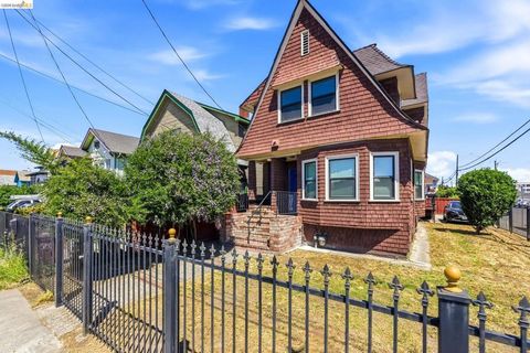 Photo of 2804 Adeline St, Oakland, CA 94608 (MLS # 41136673)